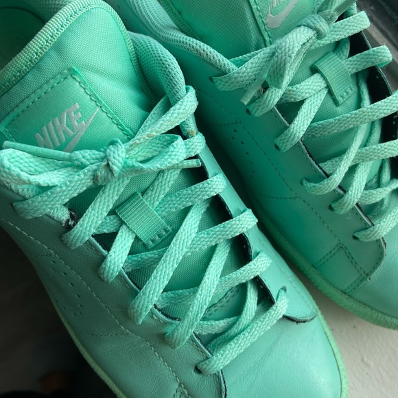 ✨Nike Tennis Classic Sneakers ✨ - Picture 2 of 7